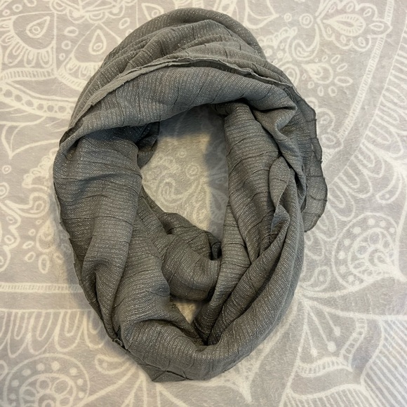 GRAY GREY INFINITY SCARF FREE WITH FULL PRICE BUNDLE $50 PURCHASE SHEER CUTE 321 - Picture 2 of 9